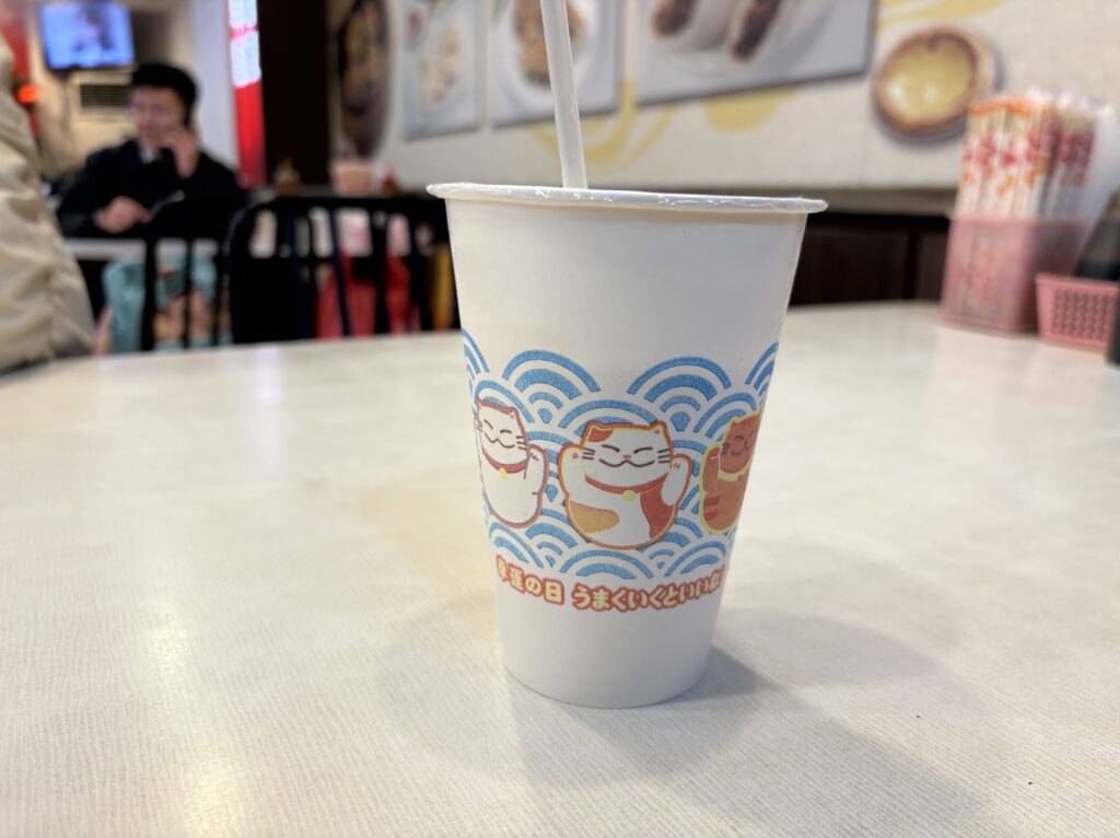 台湾の朝ごはん店で提供された豆漿